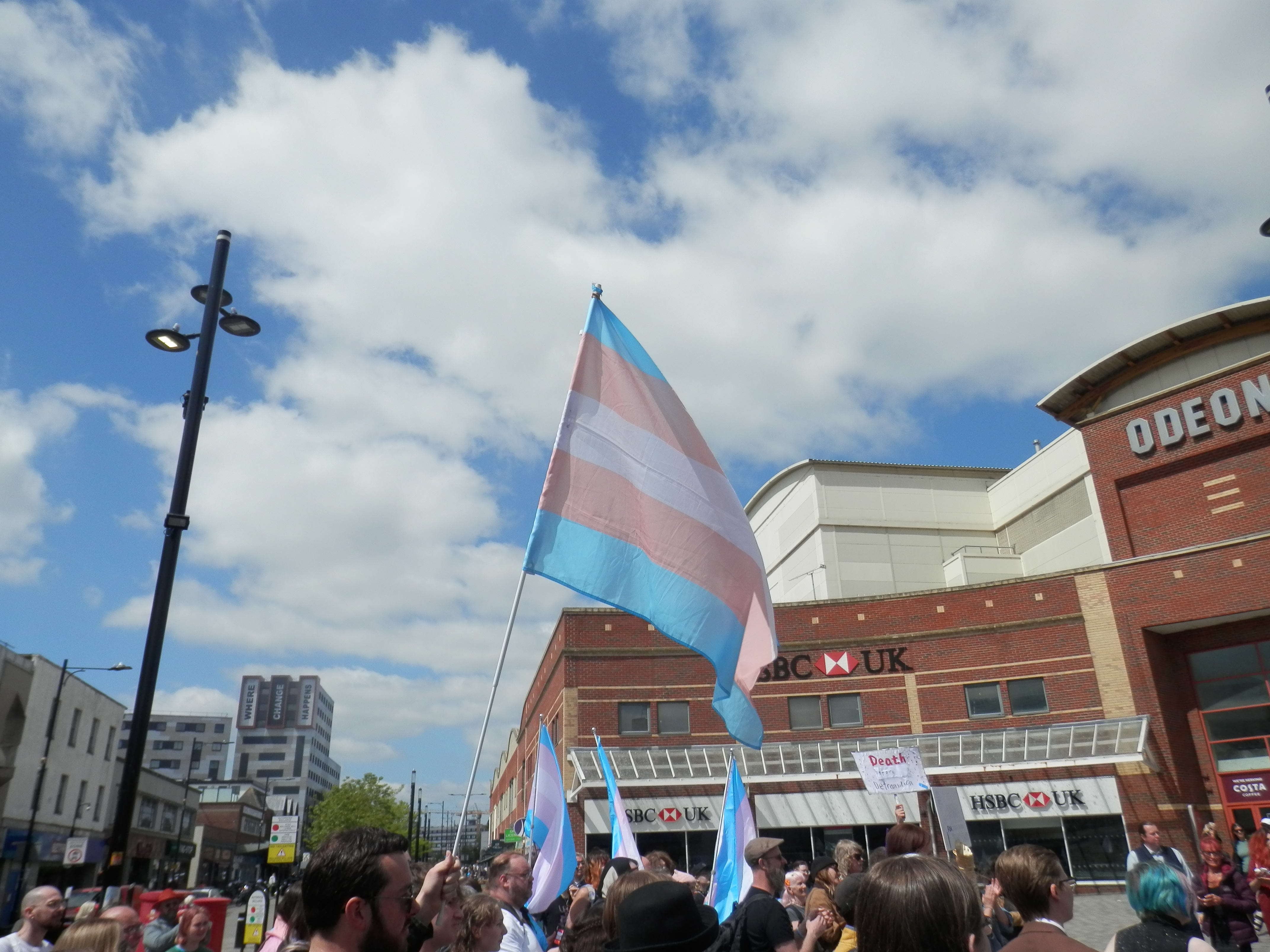 Olympus SZ-14, ISO 80, f/8.7, 1/250 s