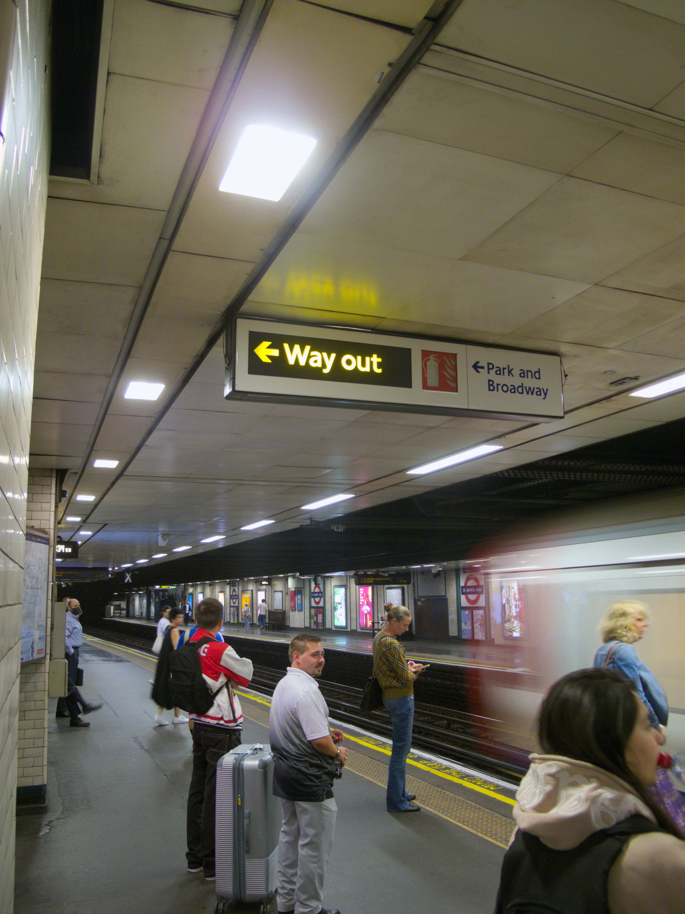 Canon Powershot G10, ISO 100, f/2.8, 1/8 s