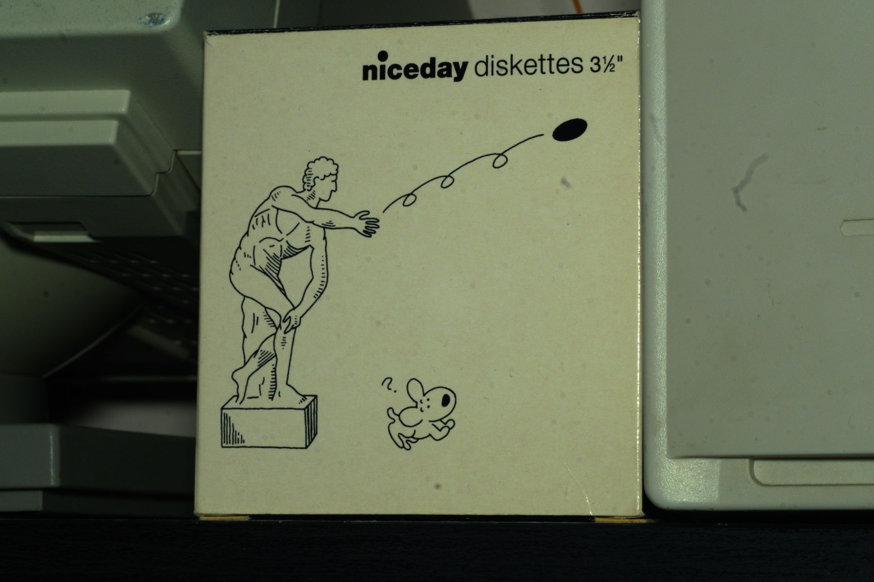 FujiFilm X-T20 + Tamron 90mm f/2.5 SP, ISO 800, f/?, 1 s